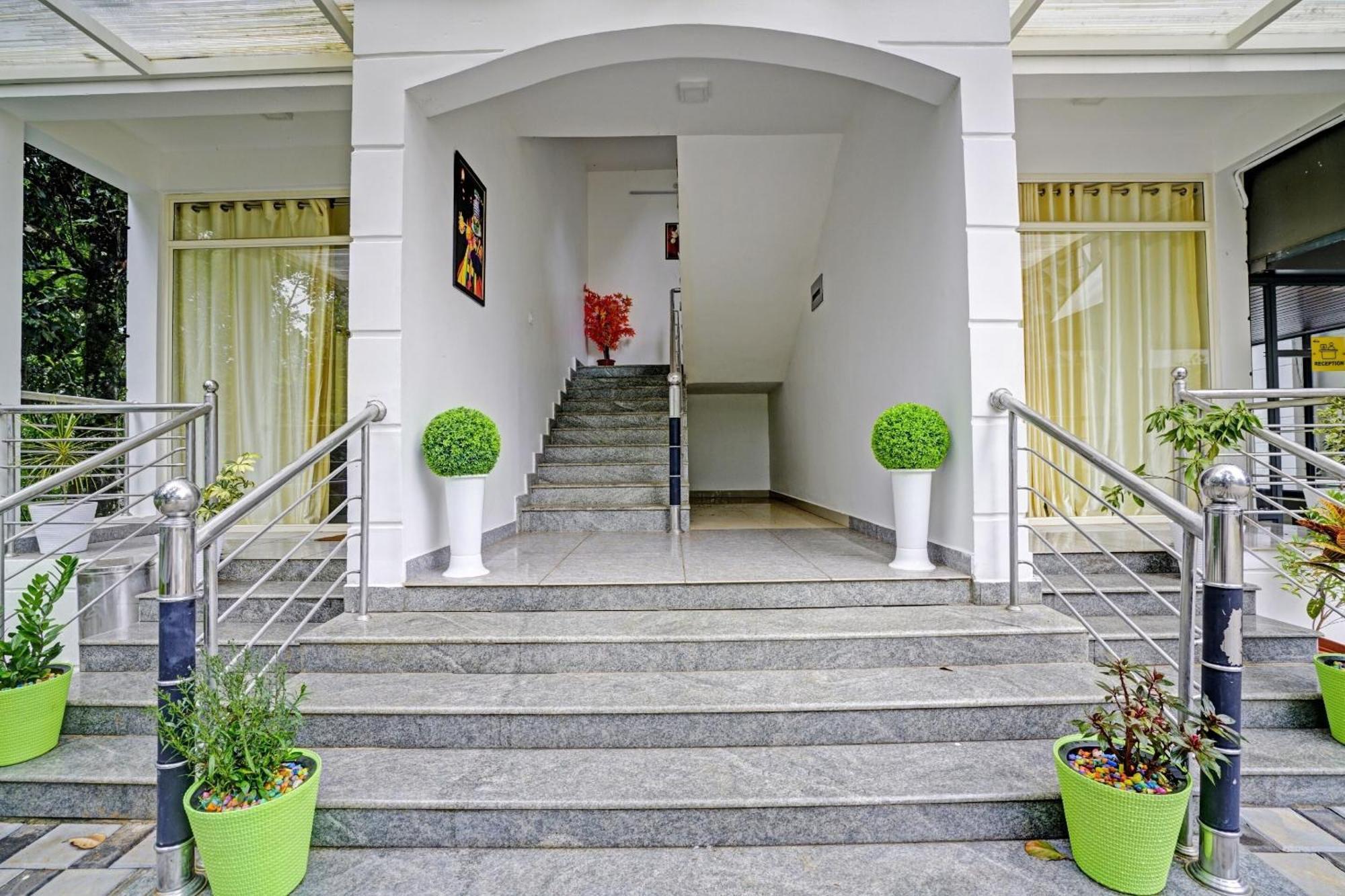 Hotel Oyo Flagship 81260 Star Lights Munnar Esterno foto